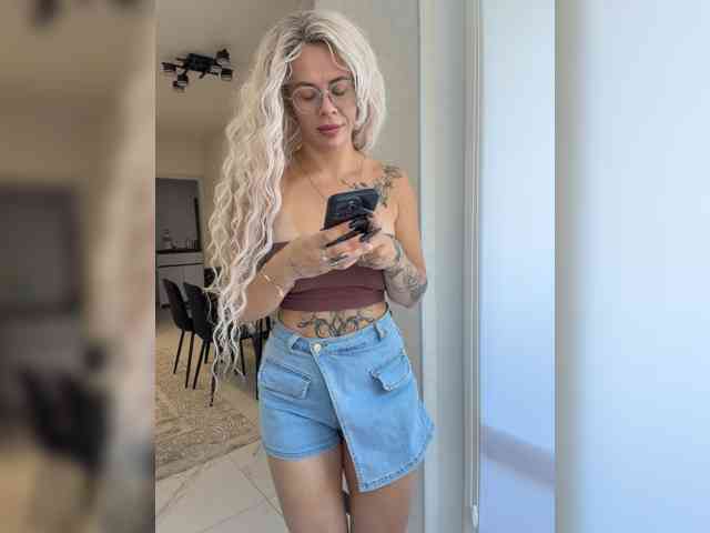 HotDesire webcam