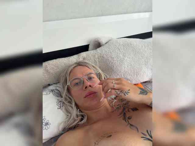 HotDesire webcam