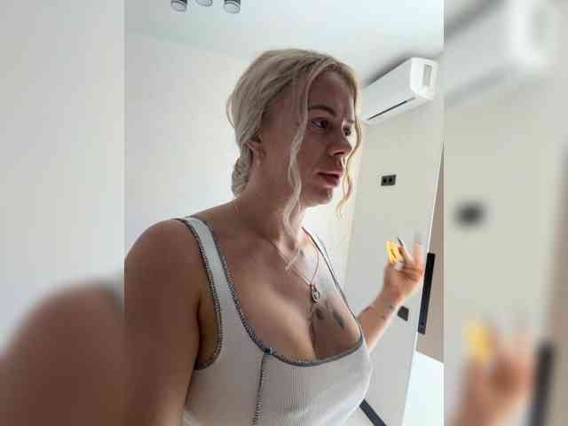 HotDesire webcam