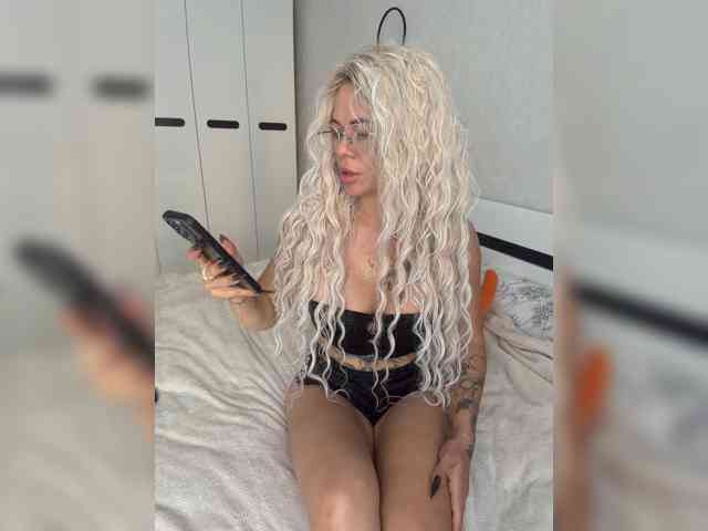 HotDesire webcam