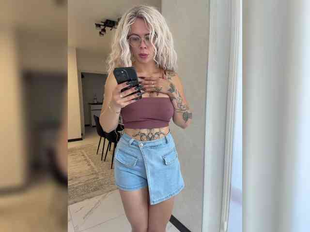HotDesire webcam