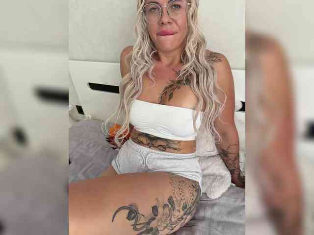 HotDesire webcam