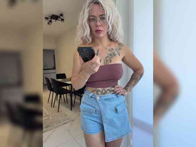 HotDesire webcam