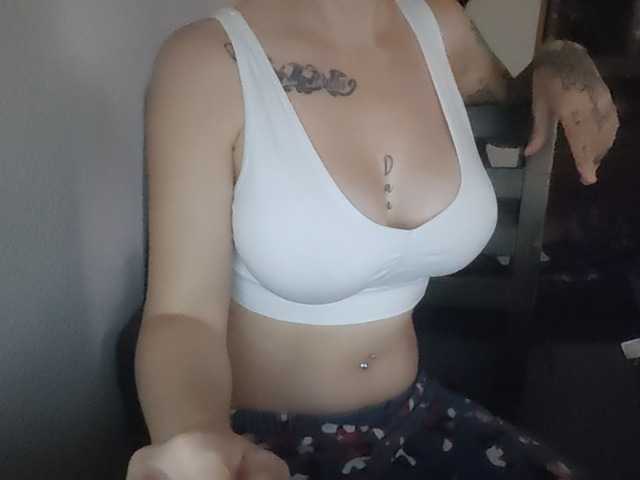 Jadebratz live cam on BongaCams