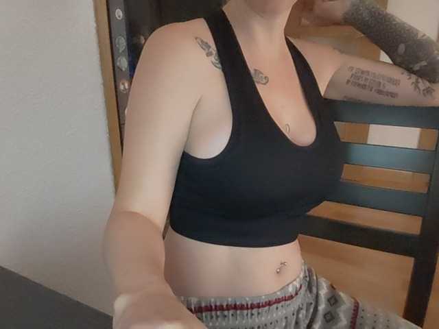 Jadebratz live cam on BongaCams