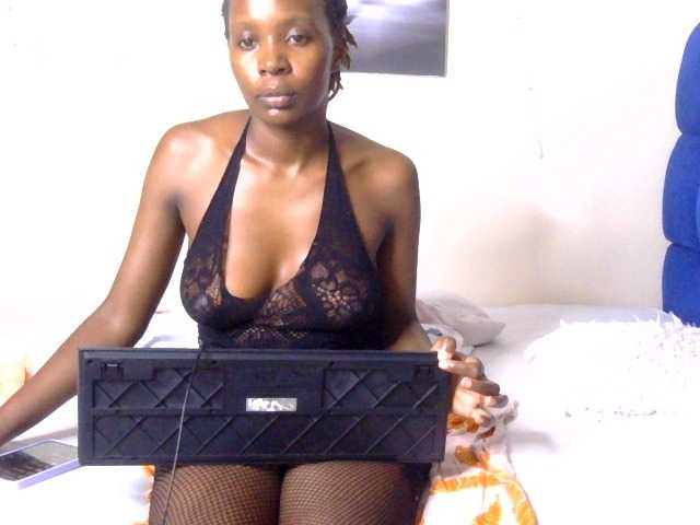 le modèle CocoPookie est en webcam porno dans un show sur le site bongacams, il possède les tags suivants: Ebony,Brunette,Trimmed