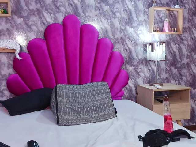 MIA-ROSES live cam on BongaCams