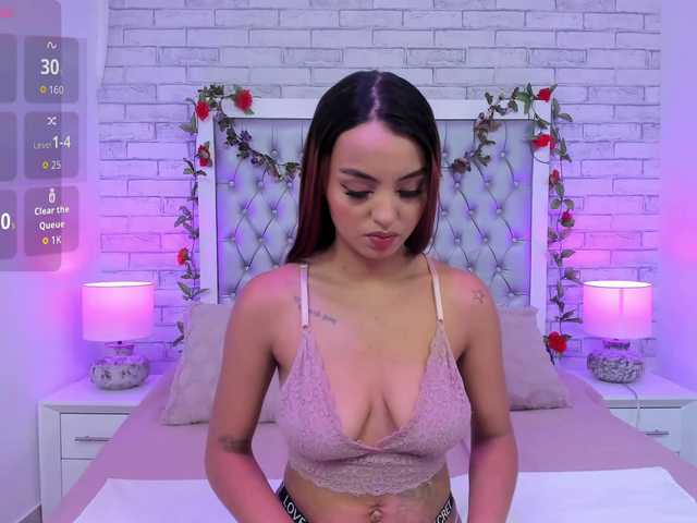 VictoriaLane live cam on BongaCams