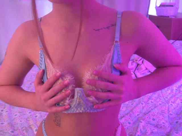 kittykissluv