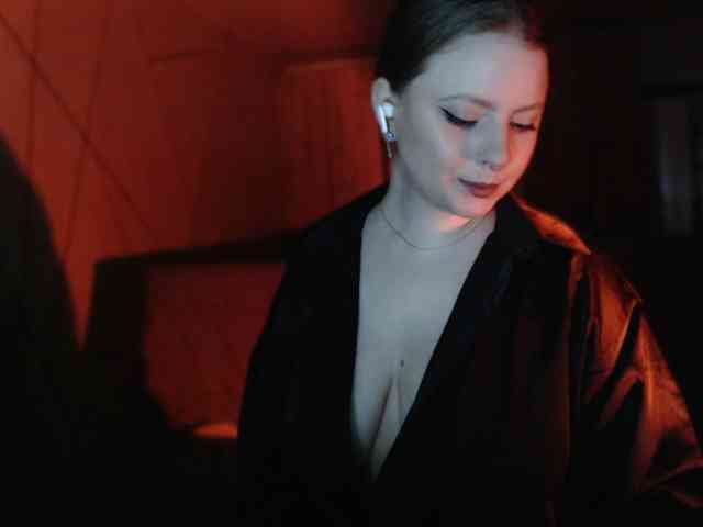 somnolent-horrns's live room
