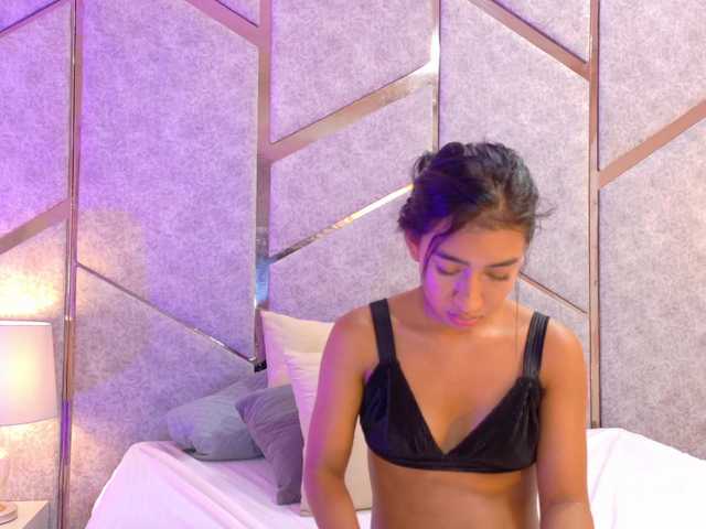 Evaa-Saenz live cam on BongaCams