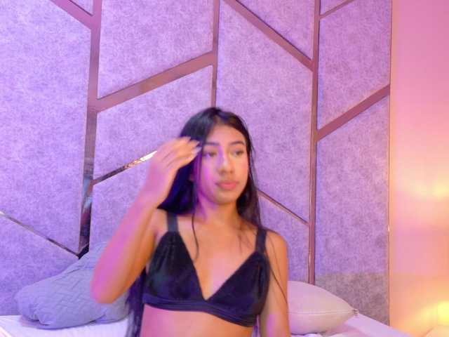 Evaa-Saenz live cam on BongaCams