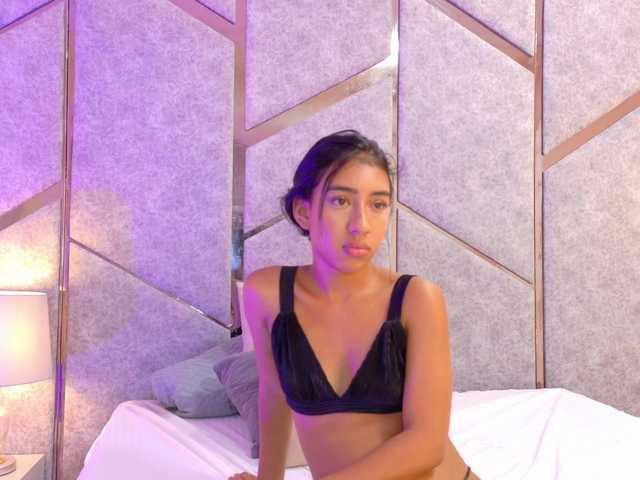 Evaa-Saenz live cam on BongaCams