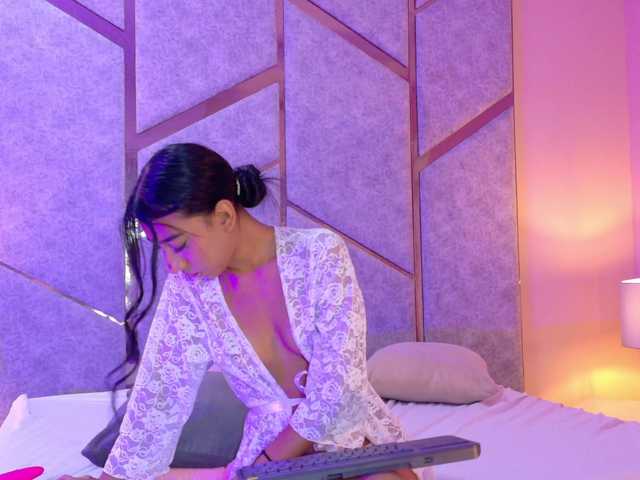 Evaa-Saenz live cam