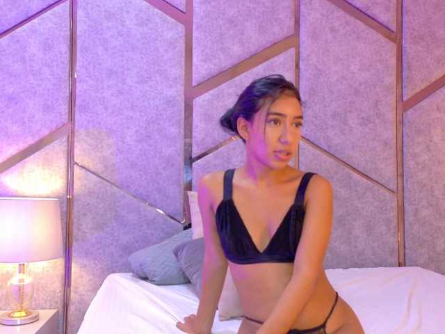 Evaa-Saenz live cam on BongaCams