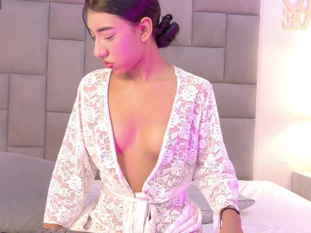 Evaa-Saenz live cam on BongaCams