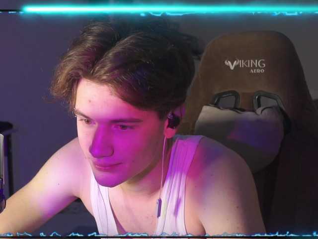 DontBeeHorny live cam
