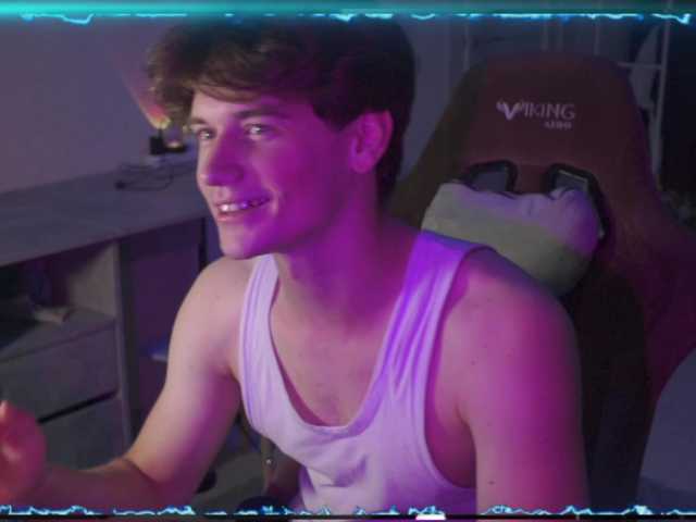 DontBeeHorny live cam preview