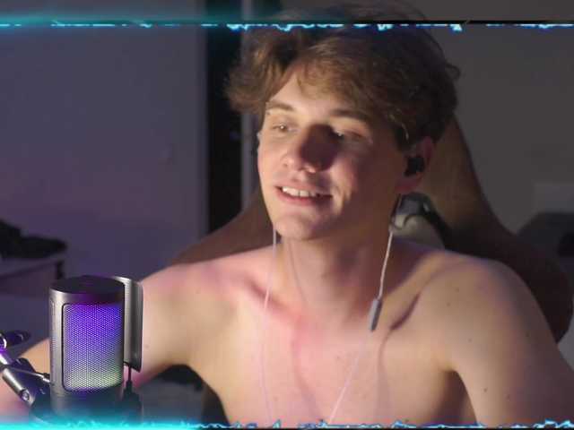 DontBeeHorny live cam