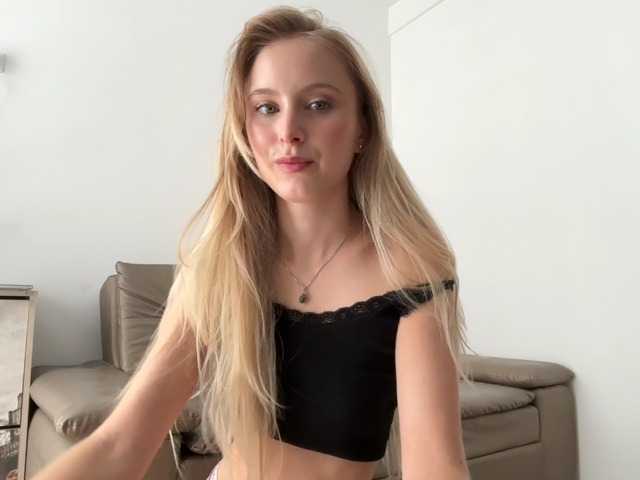 ellykeyofficial live cam on BongaCams