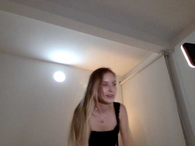 ellykeyofficial live cam on BongaCams