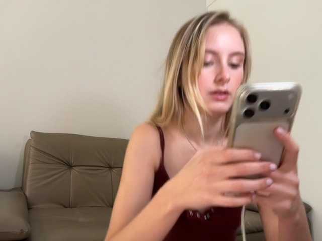 ellykeyofficial live cam on BongaCams