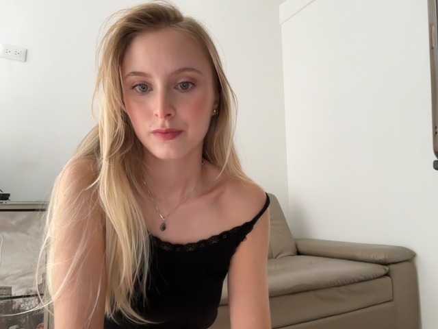 ellykeyofficial live cam on BongaCams