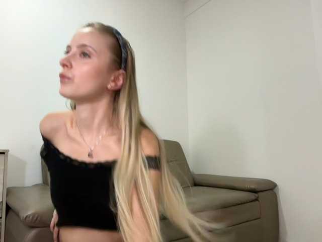 ellykeyofficial live cam on BongaCams
