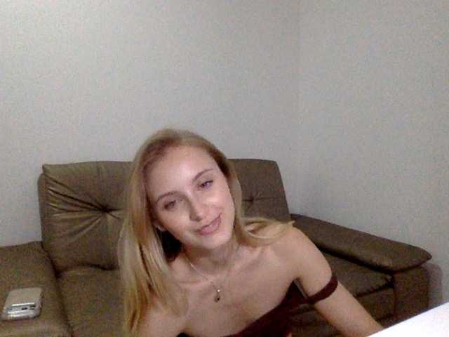 ellykeyofficial live cam on BongaCams