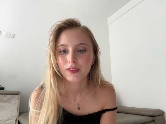 ellykeyofficial live cam on BongaCams
