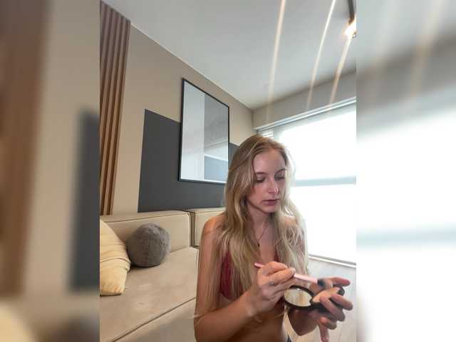 ellykeyofficial live cam on BongaCams