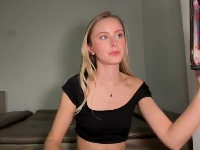 ellykeyofficial live cam on BongaCams