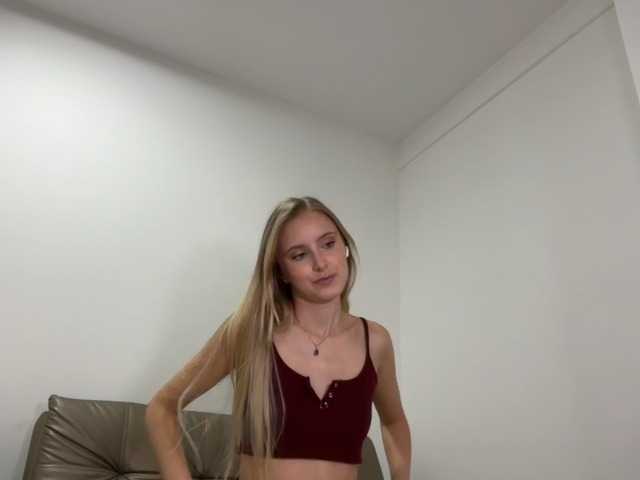 ellykeyofficial live cam on BongaCams