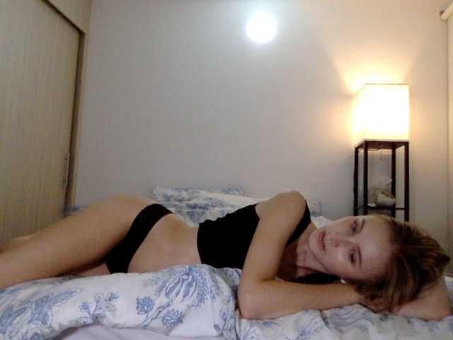 ellykeyofficial live cam on BongaCams