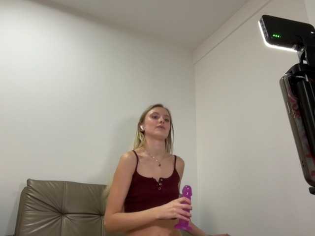 ellykeyofficial live cam on BongaCams
