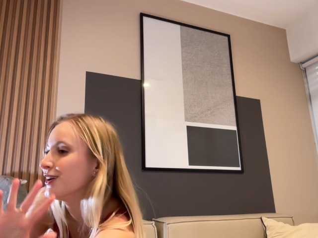 ellykeyofficial live cam on BongaCams