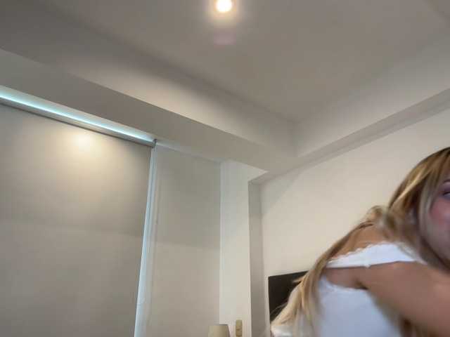 ellykeyofficial live cam on BongaCams