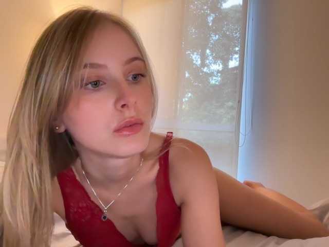 ellykeyofficial live cam on BongaCams