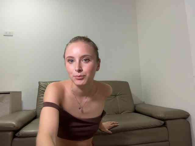 ellykeyofficial webcam