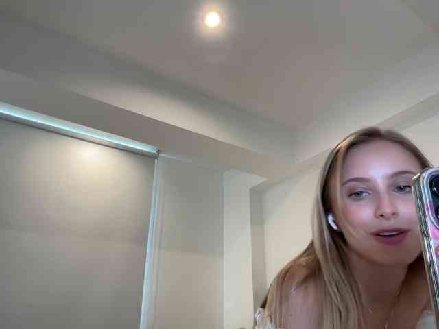 ellykeyofficial webcam
