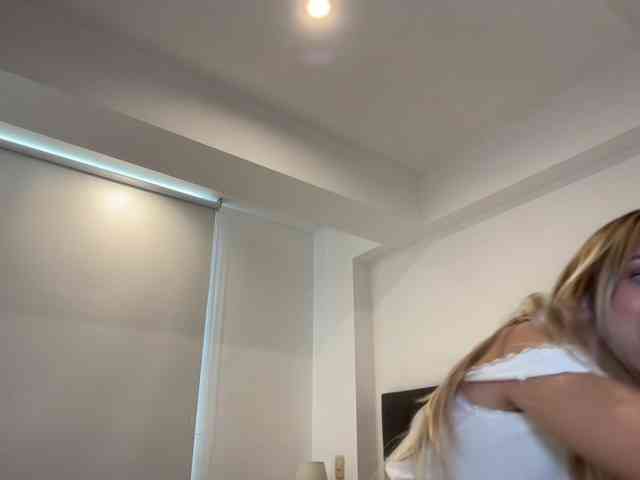 ellykeyofficial webcam