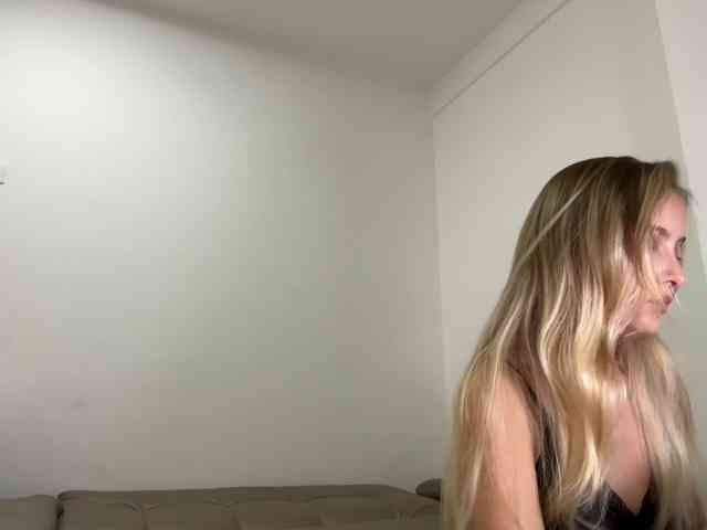 ellykeyofficial webcam