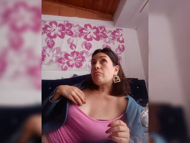 Princessbella93 live cam on BongaCams