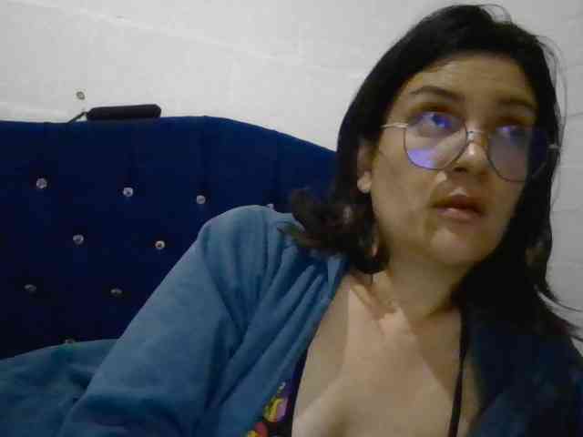 Princessbella93 webcam