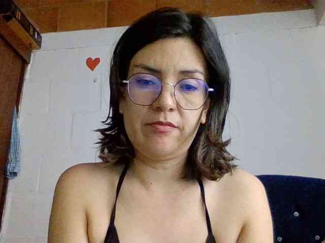 Princessbella93 webcam