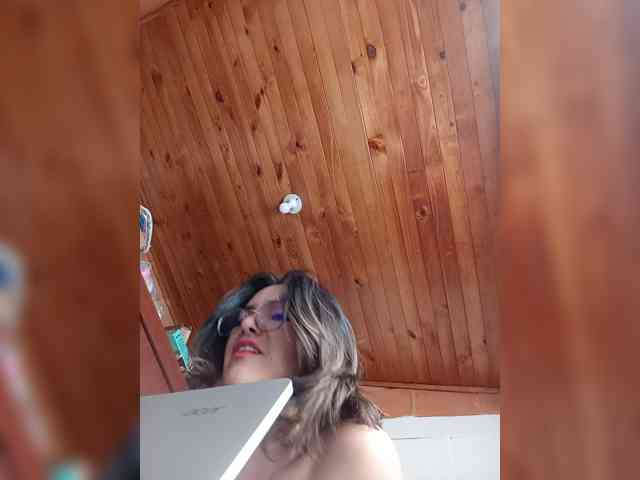 Princessbella93 webcam