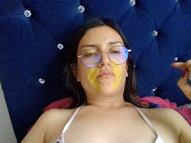Princessbella93 webcam