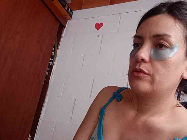 Princessbella93 webcam