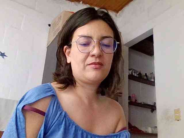 princessbella93's live room