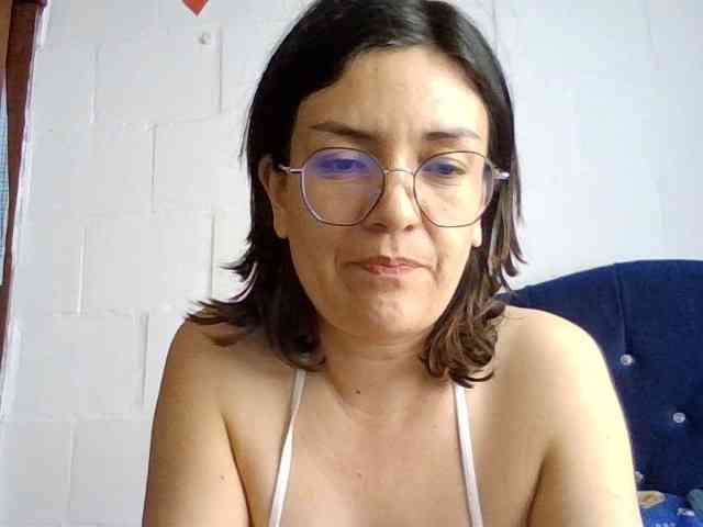 Princessbella93 webcam